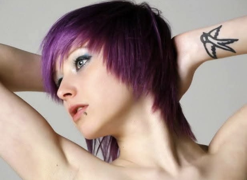 Choppy layered crop coloured deep violet with a heavy fringe