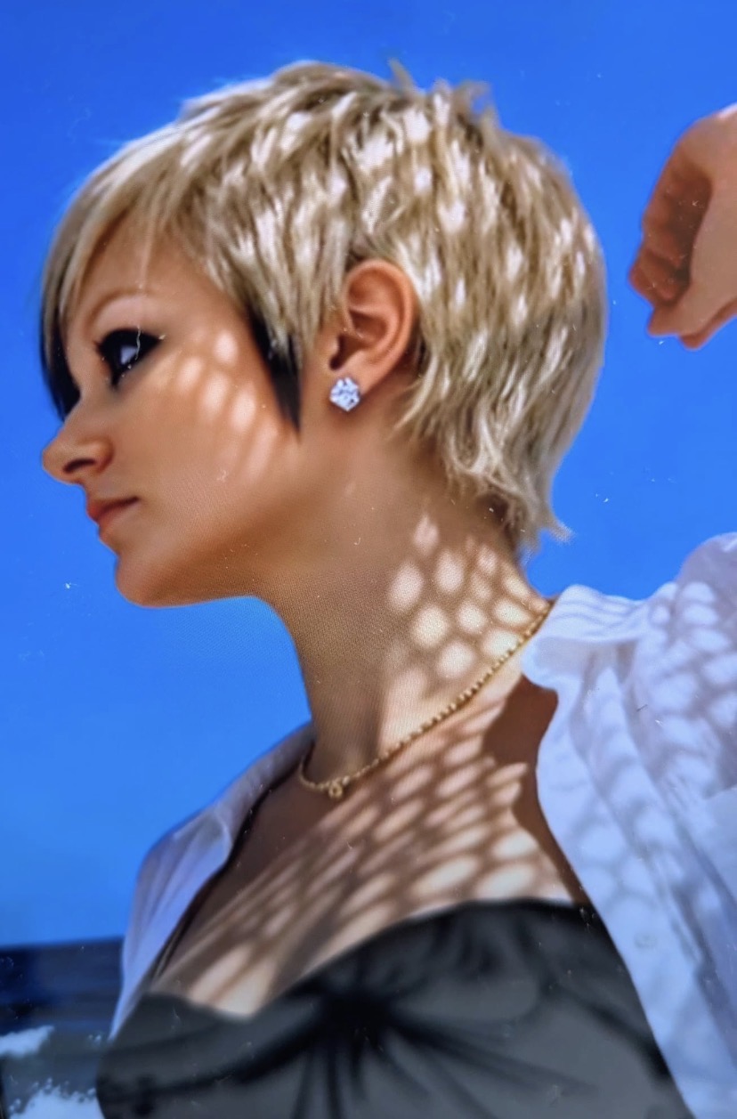 Blonde textured pixie cut with dark contrast panels, shot in sunlight