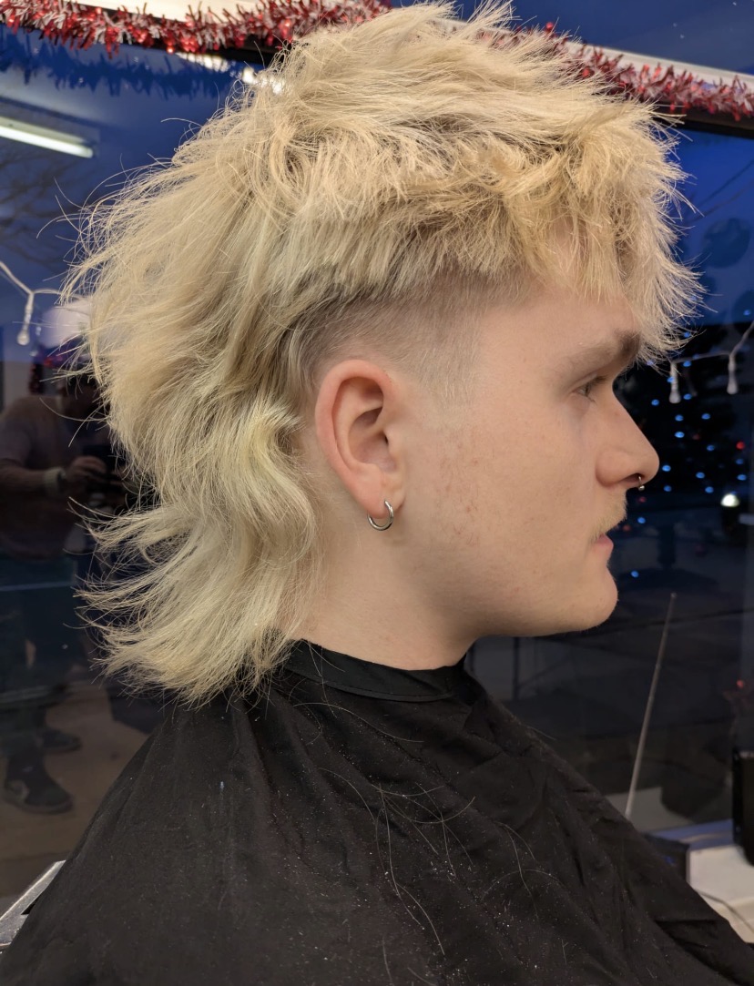 Bleached mullet — Blonde · Faded sides